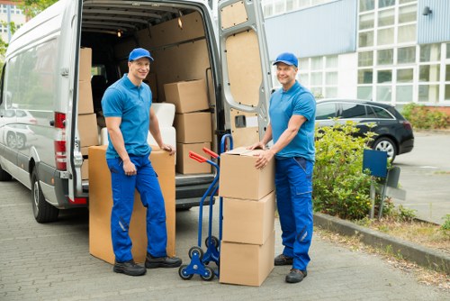 Free quote policy for a man with van service in West London